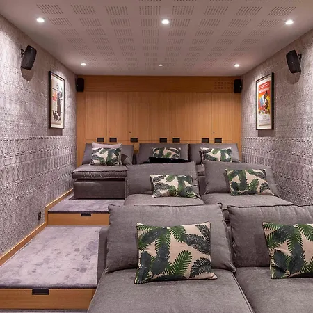 Au Pied Des Pistes Avec Espace Detente Et Cinema, 6 Chambres, 14 Pers - Fr-1-686-29 Chalé